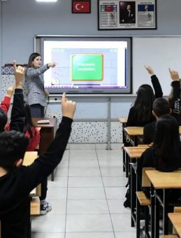 2025 Öğretmen Atama Takvimi: MEB-AGS ile 10 Bin Yeni Atama Tarihleri ve Branş Dağılımı Açıklandı mı?
