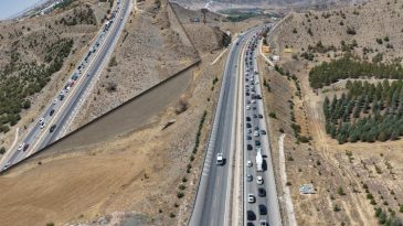 43 İl İ&ccedil;in Kritik Ge&ccedil;iş Noktası: Kilometrelerce Ara&ccedil; Kuyruğu