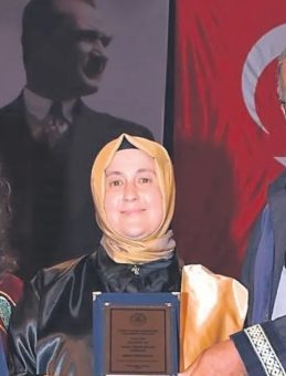 50 Yaşında Sanat Tarihinden Birincilikle Mezun Oldu