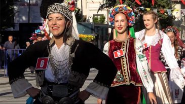 6 Farklı &Uuml;lkeden Gelen Gen&ccedil; Kadınlar, Sarımsak Festivalinin En G&uuml;zeli Olabilmek İ&ccedil;in Yarıştı