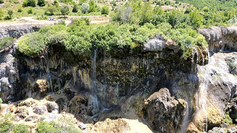 Bozkurt Ailesi Dipsizgöl Şelalesi'nde