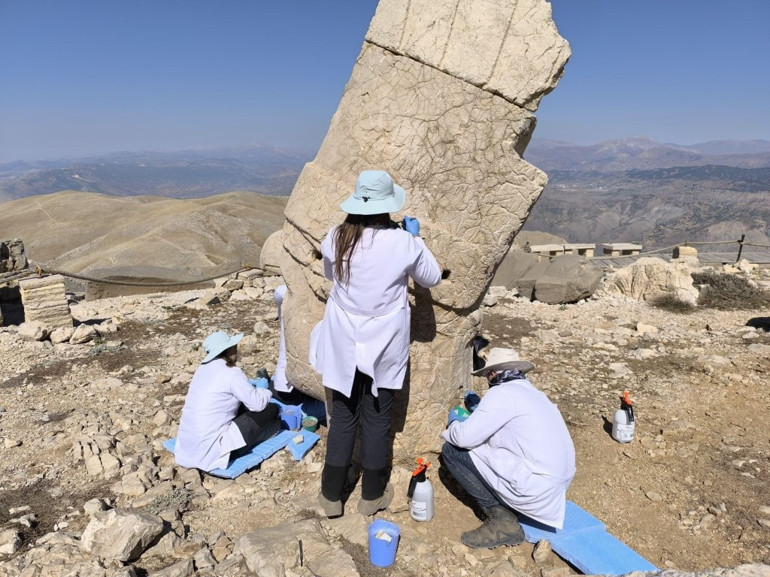 Nemrut'taki Taşlar