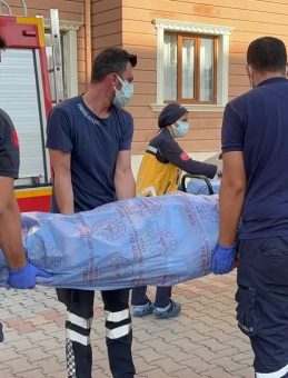 81 Yaşındaki Adamın Cansız Bedenine Ulaşıldı, Eşi Hastaneye Kaldırıldı