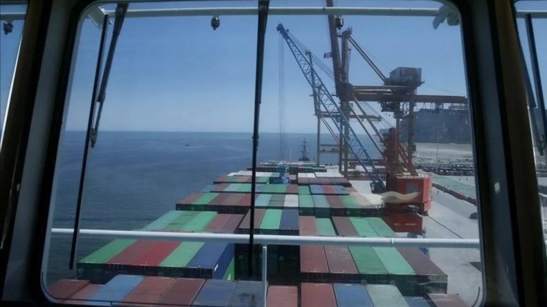 ABD’de Denizde Endişe Verici Patlama: Kargo Gemisi Yangına Yenik Düştü