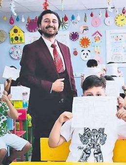 Abdulbaki Öğretmen, Videolarıyla Öğrencilerine İlham Veriyor