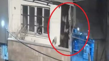 Adana'da Balkondan Balkona Silahlı &Ccedil;atışma! O Anlar Kameralara Yansıdı