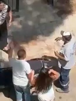 Adana'da Bir Anne Kızını Bıçakla Kovaladı: Faciayı Vatandaşlar Engelledi!