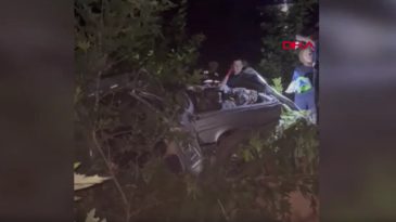 Adana'da korkun&ccedil; kaza! Otomobil u&ccedil;uruma d&uuml;şt&uuml;: 5 kişi hayatını kaybetti
