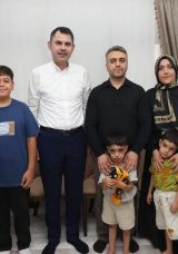 Adıyaman&rsquo;da Depremzedelerin D&uuml;ğ&uuml;n&uuml;ne Bakan S&uuml;rprizi