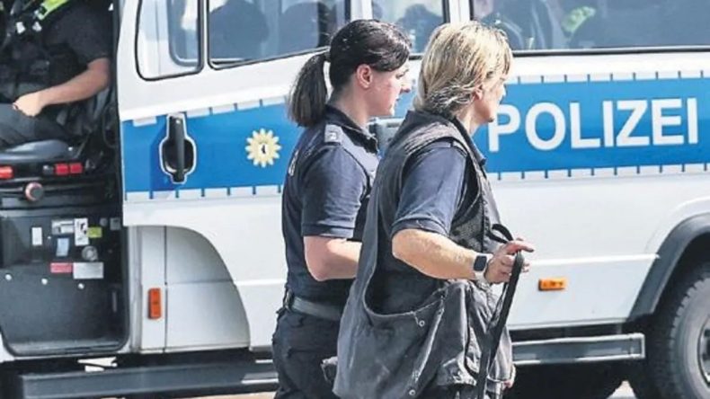 Alman Aşırı Sağcılar Silahlarla Yakalandı