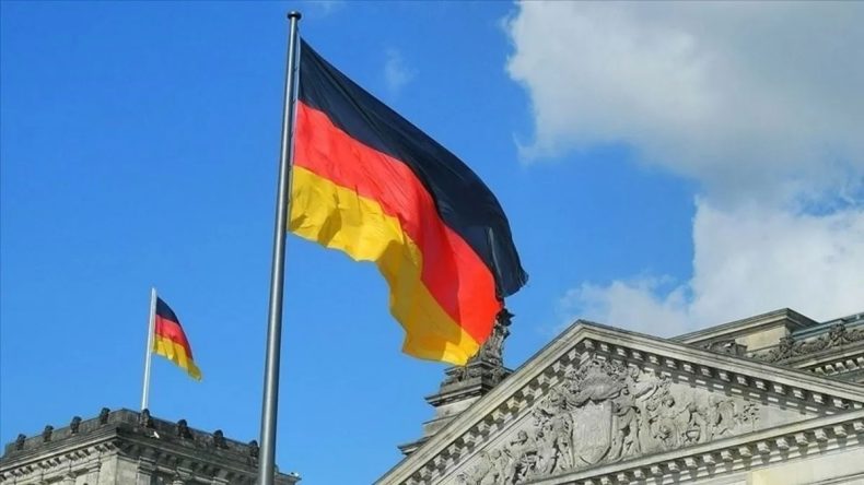 Alman Hükümeti, İsrail'e Gazze Şeridi'nde Kullanabileceği Silahların İhracatını Askıya Aldı