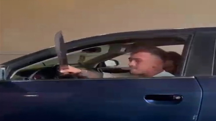 Ankara'da Bir Maganda Araç Camından Kılıç Salladı! O Anlar Kameraya Yansıdı