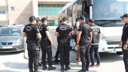 Antalya'da Aranan 125 Şahıs Eş Zamanlı Operasyonla Yakalandı