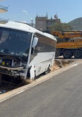 Antalya'da Dehşet Veren Kaza: Midib&uuml;s Şarampole Yuvarlandı!