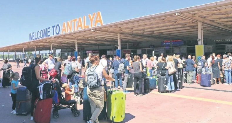Antalya’ya turist yağıyor