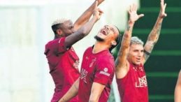 Aslan sahnede gözler büyük şölende