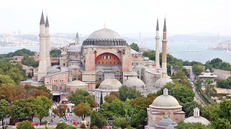Ayasofya'da Yangın Çıkmasına Neden Olan Vandal Tutuklandı