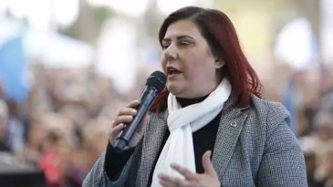 Aydın B&uuml;y&uuml;kşehir Belediye Başkanı &Ouml;zlem &Ccedil;er&ccedil;ioğlu'nun AK Parti'ye Ge&ccedil;iş İddiası ve CHP Gen&ccedil;lik Kolları'ndaki İstifalar