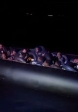 Ayvalık&rsquo;ta 42 D&uuml;zensiz G&ouml;&ccedil;men Yakalandı