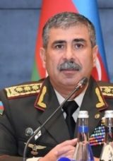 Azerbaycan Savunma Bakanı T&uuml;rk Şehit Aileleriyle Bir Araya Geldi