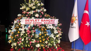 Bah&ccedil;eli&rsquo;den AK Parti&rsquo;ye Anlamlı &Ccedil;i&ccedil;ek