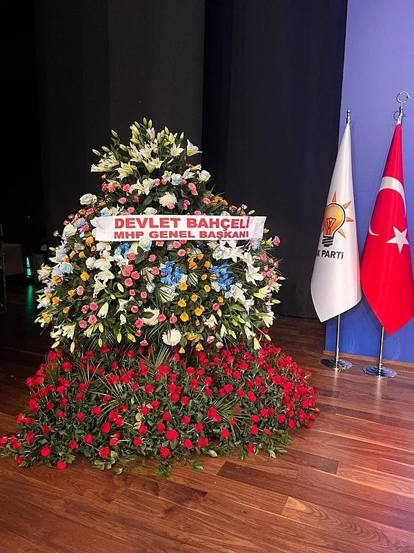 Bahçeli'nin Çiçek Aranjmanı