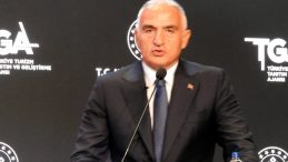 Bakan Ersoy'un Rakamları Açıkladığı Basın Toplantısı: 2025'in İkinci Çeyreğinde Turizmde Cumhuriyet Tarihi Rekoru