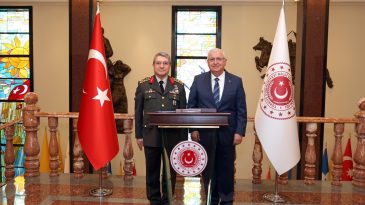 Bakan G&uuml;ler, Genelkurmay Başkanı Bayraktaroğlu'nu ağırladı
