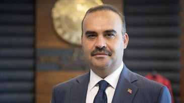 Bakan Kacır: &Uuml;lkemizi temsil eden gen&ccedil;lerimiz 4 bronz madalya kazanarak bize gurur yaşattılar
