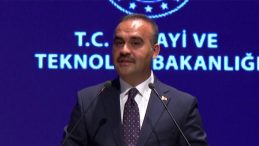 Bakan Kacır'dan ödül kazanan öğrencilere tebrik