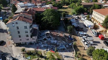 Bakan Kurum: Sındırgı'da 615 Bağımsız B&ouml;l&uuml;m&uuml;n Ağır Hasarlı veya Yıkık Olduğunu Tespit Ettp