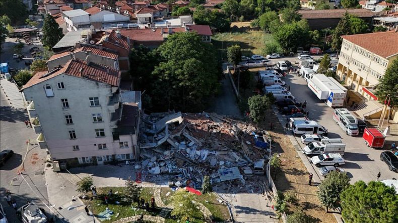 Bakan Kurum: Sındırgı'da 615 Bağımsız Bölümün Ağır Hasarlı veya Yıkık Olduğunu Tespit Ettp