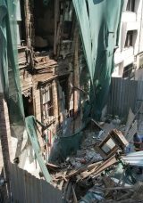 Bakırk&ouml;y&rsquo;de 100 Yıllık Ahşap Bina &Ccedil;&ouml;kt&uuml;