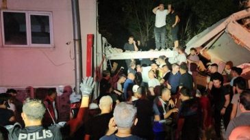 Balıkesir'deki 6.1 Şiddetindeki Deprem &Ccedil;evre İllerde de Hisse Duyuruldu!