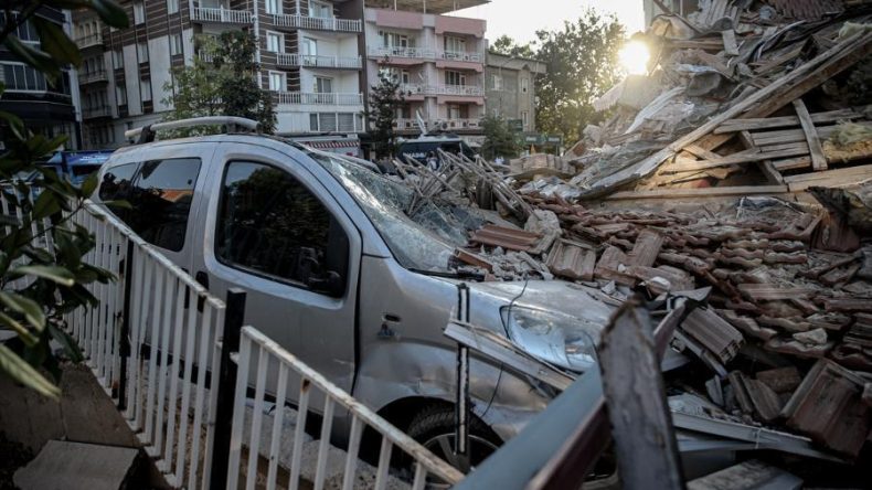 Balıkesir'deki 6.1 Şiddetindeki Depremin Yarattığı Hasarın Ajans Fotoğrafları
