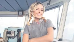 Balkondan Girdi, Genç Kadını Katletti