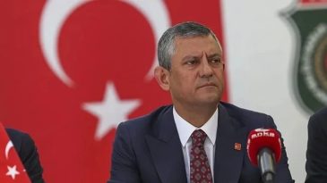 Başkan Erdoğan&rsquo;a Hakaret Eden &Ouml;zg&uuml;r &Ouml;zel&rsquo;e Siyasi Tepkiler Yağdı