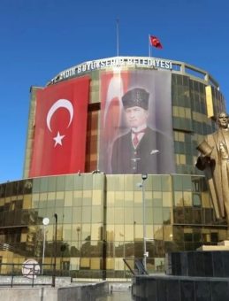 Belediyeyi aile çiftliğine çeviren Saatçı'nın çocuklarından ilginç istifa çıkışı! İşte CHP tipi liyakat