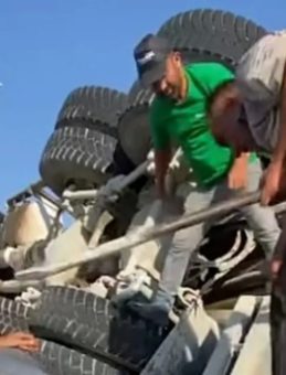 Beton Mikseri Araç Üzerine Devrildi: 6 Kişi Yaralandı!