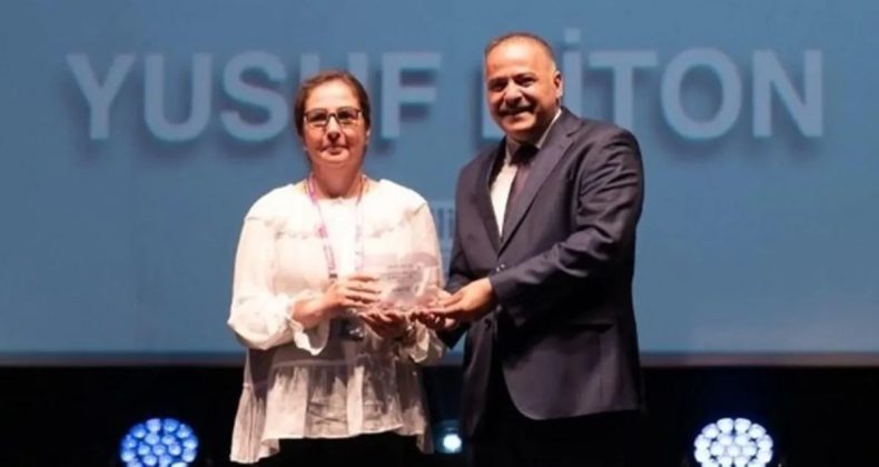 Bilişim Sektörünün Öncülerinden Reha Emekli, Bilişim 500 Ödülleri'nde 35 Yıl Emek Ödülü Aldı