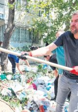 İş Bırakanları İstifaya Zorladı, &Ccedil;&ouml;pleri Temizledi