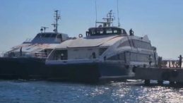 BURAK REİS 3 Deniz Otobüsü Avşa Açıklarında Kayalıklara Çarptı! Yolcular Güvenle Tahliye Edildi