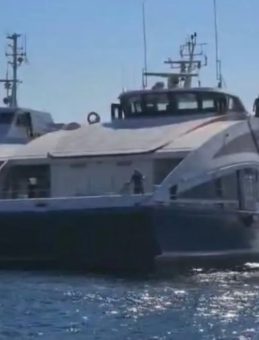 BURAK REİS 3 Deniz Otobüsü Avşa Açıklarında Kayalıklara Çarptı! Yolcular Güvenle Tahliye Edildi