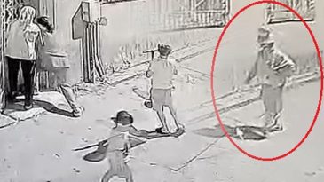 Bursa'da Şaşırtan Olay! Sokakta Palya&ccedil;o Kılığında Adam &Ccedil;ocukları Kovaladı