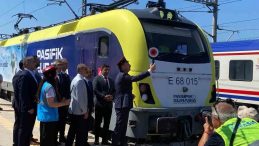 Çin-Türkiye Demir Yolu Hattının İlk Yük Treni Avrupa'ya Gitmek Üzere Türkiye'ye Ulaştı
