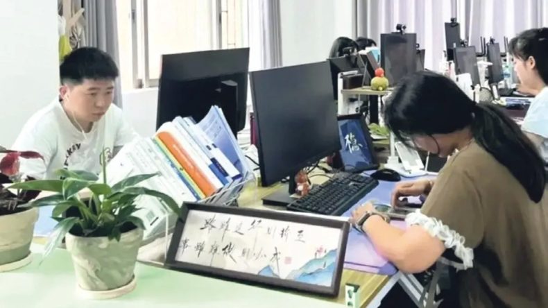 Çalışıyormuş Gibi Yapmak İçin Para Ödüyorlar