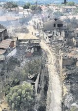 &Ccedil;anakkale Yangını Kontrol Altında: Korkun&ccedil; Manzara G&uuml;n Ağarınca Ortaya &Ccedil;ıktı