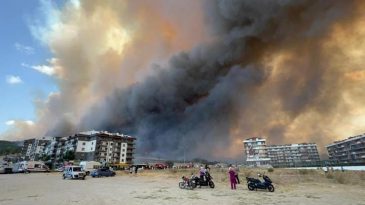 &Ccedil;anakkale'de Alevlerle M&uuml;cadele Devam Ediyor