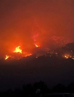 Çanakkale’de gökyüzünü kızıla çeviren yangın kontrol altına alındı