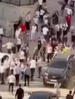 Çocukların Kavgasına Aileler Dahil Oldu! Ortalık Savaş Alanına Döndü: Yaralılar Var